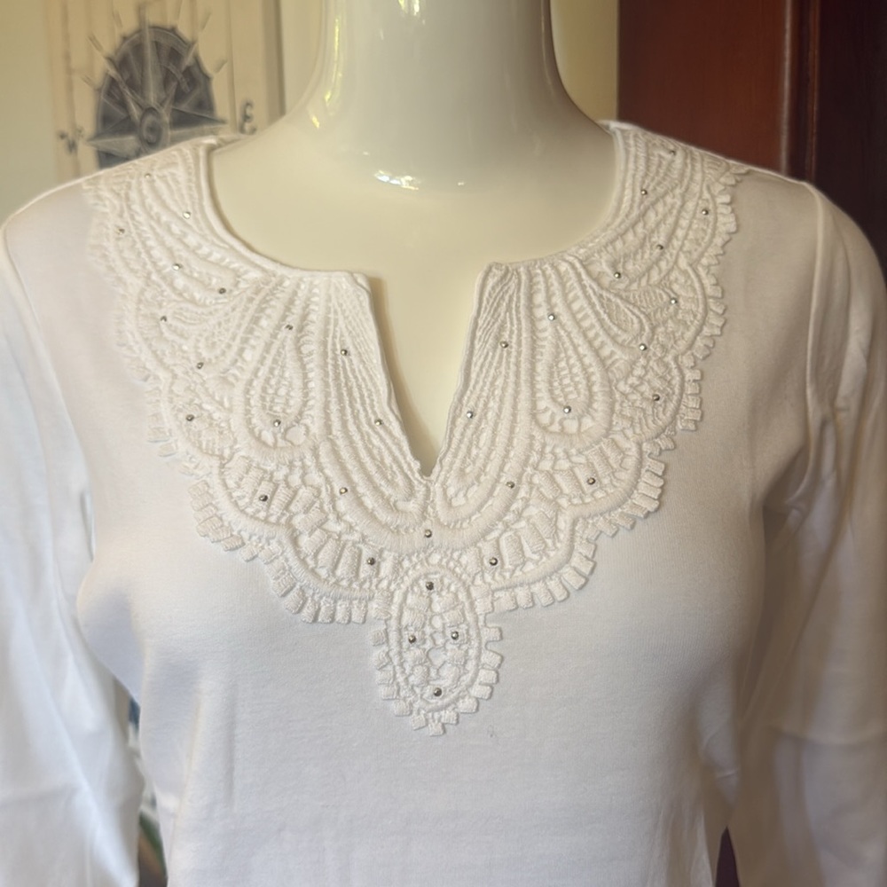 NWT Karen Scott size small thick  Elegant White Embroidered Women's Top sweater